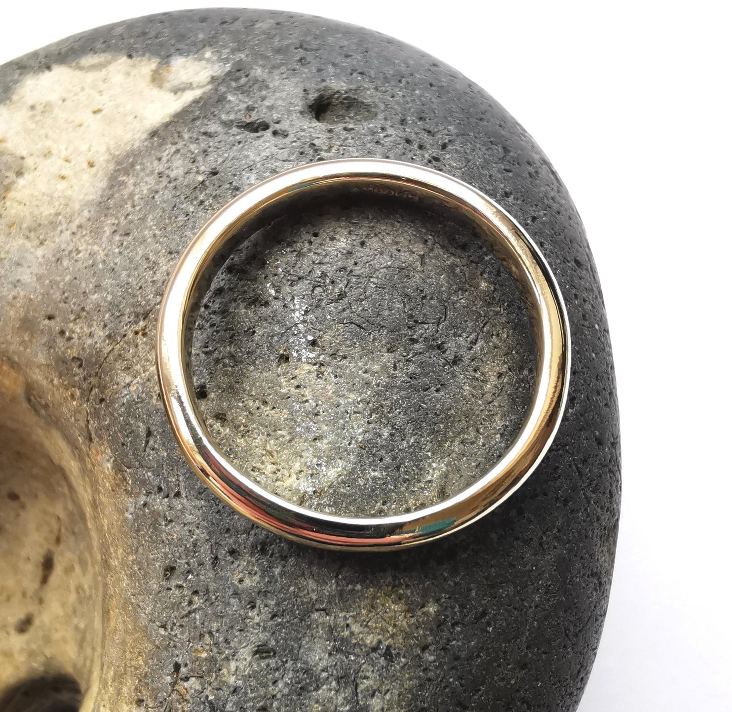 9ct Gold D-Shaped Wedding Band Ring - Size U - Not Lost Jewellery